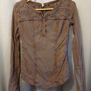 FREE PEOPLE Shell Lace Henley T-shirt Top S Brown Wine Scoop neck Gold Coast LS
